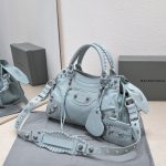 複刻高仿BALENCIAGA巴黎世家 Neo Cagole 細紋牛皮革手提包 中號淺藍