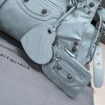 複刻高仿BALENCIAGA巴黎世家 Neo Cagole 細紋牛皮革手提包 中號淺藍