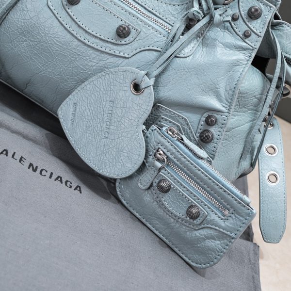 複刻高仿BALENCIAGA巴黎世家 Neo Cagole 細紋牛皮革手提包 中號淺藍