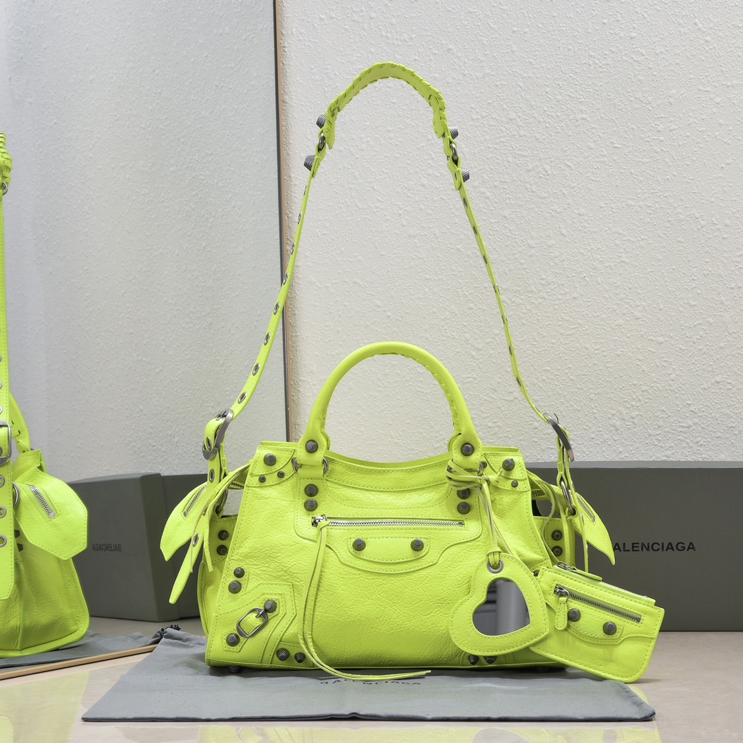 balenciaga202406053400008.jpg 複刻高仿BALENCIAGA巴黎世家 Neo Cagole 細紋牛皮革手提包 中號亮藍