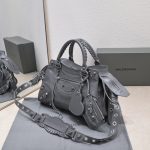 複刻高仿BALENCIAGA巴黎世家 Neo Cagole 細紋牛皮革手提包 中號灰色