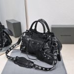 複刻高仿BALENCIAGA巴黎世家 Neo Cagole 細紋牛皮革手提包 中號黑色