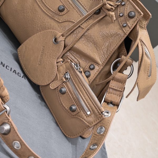 複刻高仿BALENCIAGA巴黎世家 Neo Cagole 細紋牛皮革手提包 中號棕色