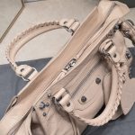 複刻高仿BALENCIAGA巴黎世家 Neo Cagole 細紋牛皮革手提包 中號杏色