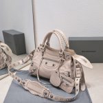 複刻高仿BALENCIAGA巴黎世家 Neo Cagole 細紋牛皮革手提包 中號杏色