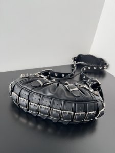 複刻BALENCIAGA巴黎世家 Le Cagole黑色光滑牛皮革搭扣加小號肩揹包