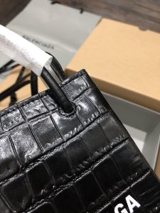 一比一複刻BALENCIAGA巴黎世家 Shopping 方格牛皮革手機包 黑色鱷魚紋