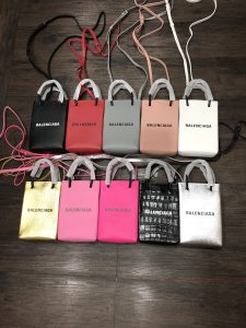 一比一複刻BALENCIAGA巴黎世家 Shopping 方格牛皮革手機包 粉紅