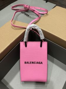 一比一複刻BALENCIAGA巴黎世家 Shopping 方格牛皮革手機包 粉紅