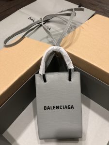 一比一複刻BALENCIAGA巴黎世家 Shopping 方格牛皮革手機包 灰色