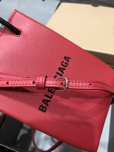 一比一複刻BALENCIAGA巴黎世家 Shopping 方格牛皮革手機包 紅色
