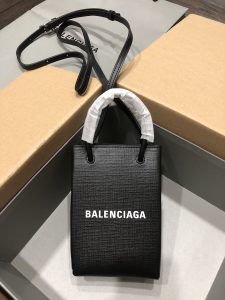 一比一複刻BALENCIAGA巴黎世家 Shopping 方格牛皮革手機包 黑色