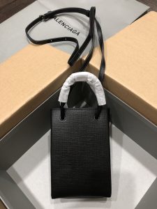 一比一複刻BALENCIAGA巴黎世家 Shopping 方格牛皮革手機包 黑色