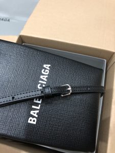 一比一複刻BALENCIAGA巴黎世家 Shopping 方格牛皮革手機包 黑色
