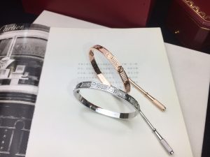 高仿卡地亞滿天星手鐲18K玫瑰金必須擁有