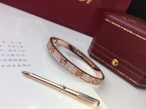 高仿卡地亞滿天星手鐲18K玫瑰金必須擁有