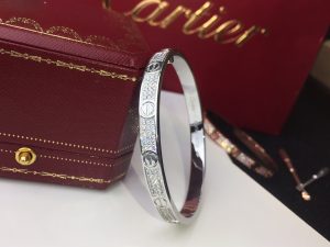 高仿卡地亞滿天星手鐲18K玫瑰金必須擁有
