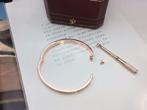 高仿卡地亞滿天星手鐲18K玫瑰金必須擁有