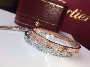 高仿卡地亞滿天星手鐲18K玫瑰金必須擁有