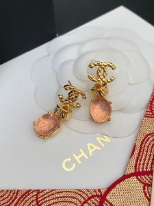 CHANEL雕刻字母耳釘高仿首飾