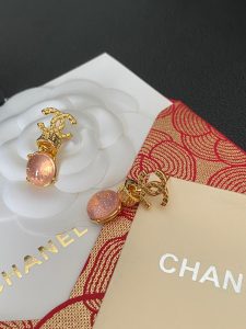 CHANEL雕刻字母耳釘高仿首飾