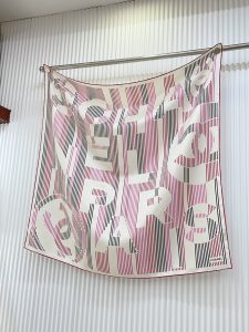 100%真絲材質頂級CHANEL奢侈品高仿香奈兒圍巾絲綢觸感圍巾 中號 方形 緞面頭巾