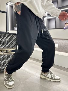 頂級復刻紀梵希高仿男裝休閒褲定制面料