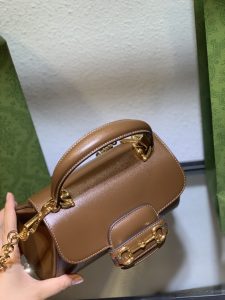 Gucci Horsebit 1955系列原單包包採用卡其色手提包