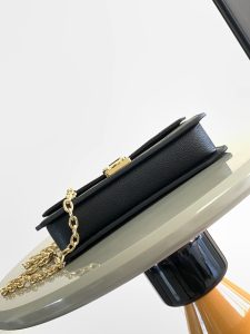 高仿Louis VuittonM82637M82836鏈條包系列 Wallet On Chain Metis