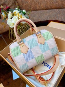 SPEEDY BANDOULIÈRE 20 LV路易威登高仿手袋時尚風格
