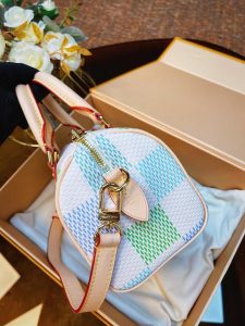 SPEEDY BANDOULIÈRE 20 LV路易威登高仿手袋時尚風格