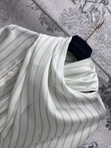 杜鵑同款 字母條紋時尚高仿LV薄外套超級好看的衣服