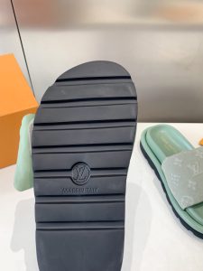 路易威登LV高仿鞋男女同款拖鞋绿色 超级好看