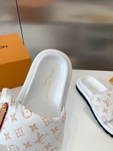 顶级路易威登一比一复刻专柜同步休闲拖鞋