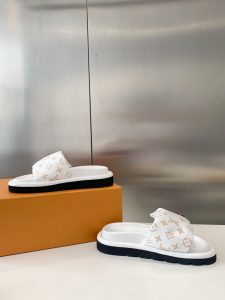 顶级路易威登一比一复刻专柜同步休闲拖鞋