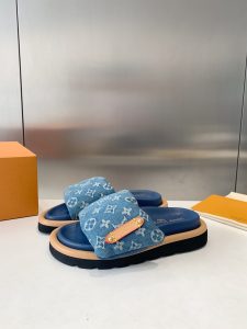 高仿LV高级感十足 男女同款休闲真皮拖鞋 可以定做 专柜同步