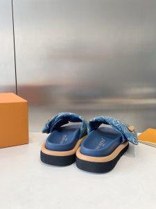 高仿LV高级感十足 男女同款休闲真皮拖鞋 可以定做 专柜同步