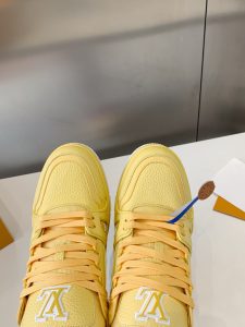 LV超高质量路易威登情侣款休闲运动鞋 男女同款