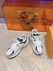2024新品路易威登高仿專櫃同步女款時尚運動休閒鞋 白色