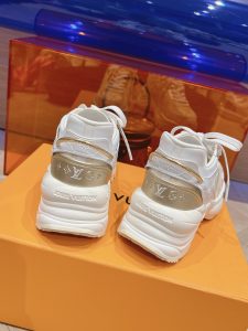 一比一原單復刻路易威登高仿休閒鞋女款 時尚鞋子