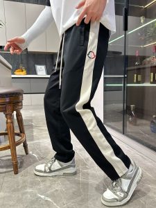 頂級高仿Moncler蒙口春夏新款休閒褲關門同步撞色logo長褲定制面料