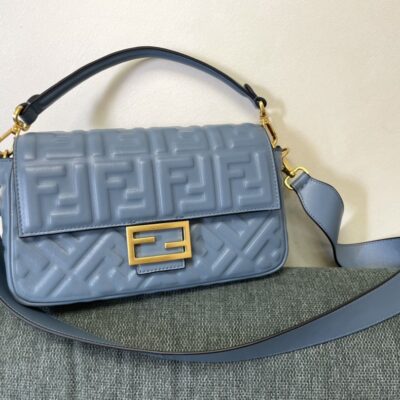 Fendi芬迪精仿 logo系列女款包包t’s not a bag，it