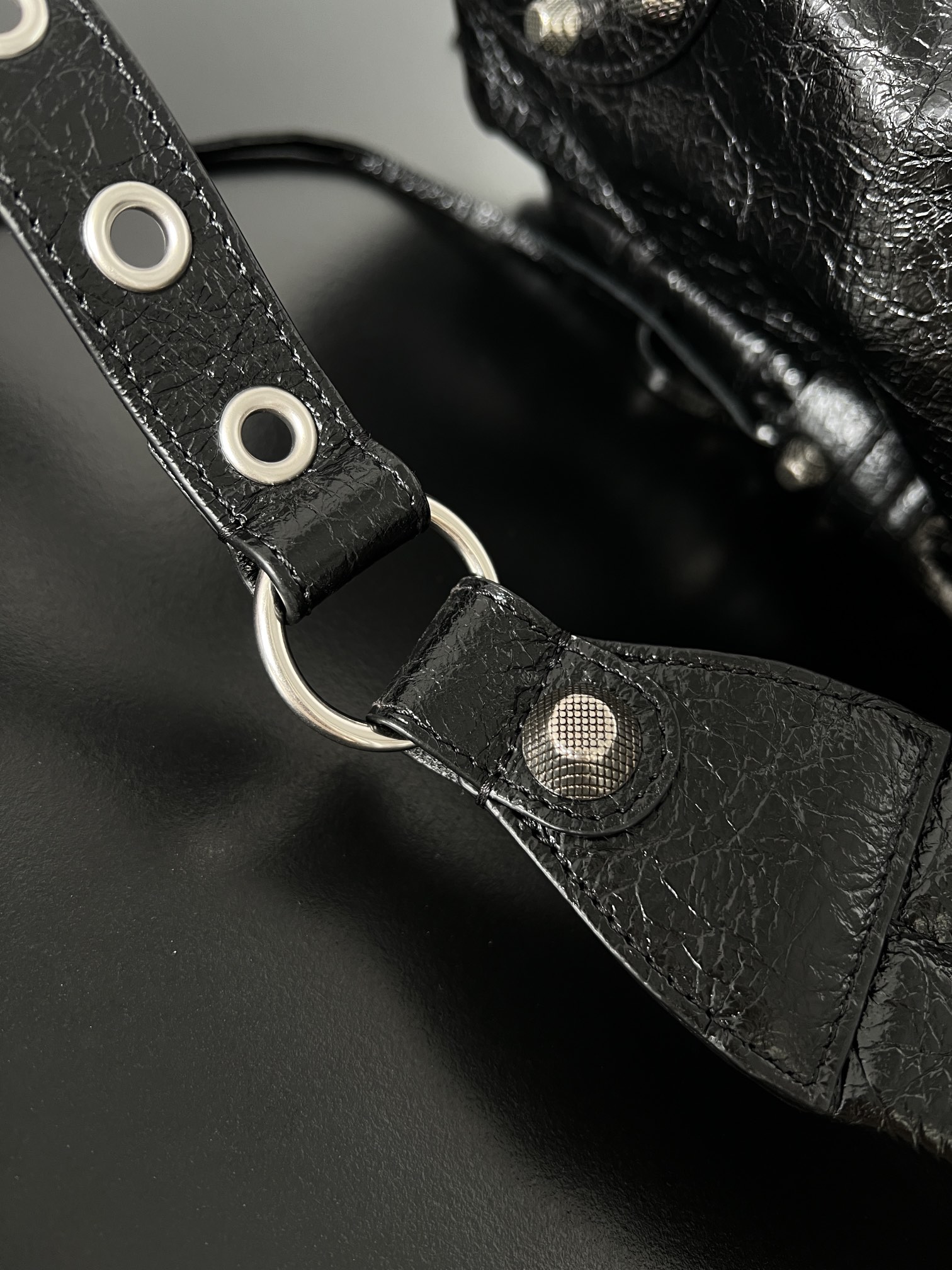 高仿BALENCIAGA巴黎世家包包 le cagole 鉚釘書雙肩包揹包