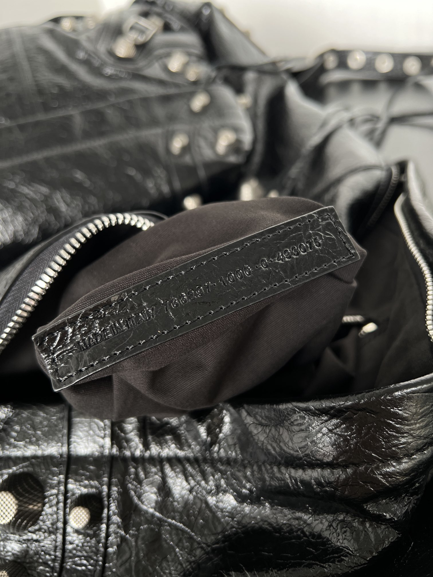 高仿BALENCIAGA巴黎世家包包 le cagole 鉚釘書雙肩包揹包