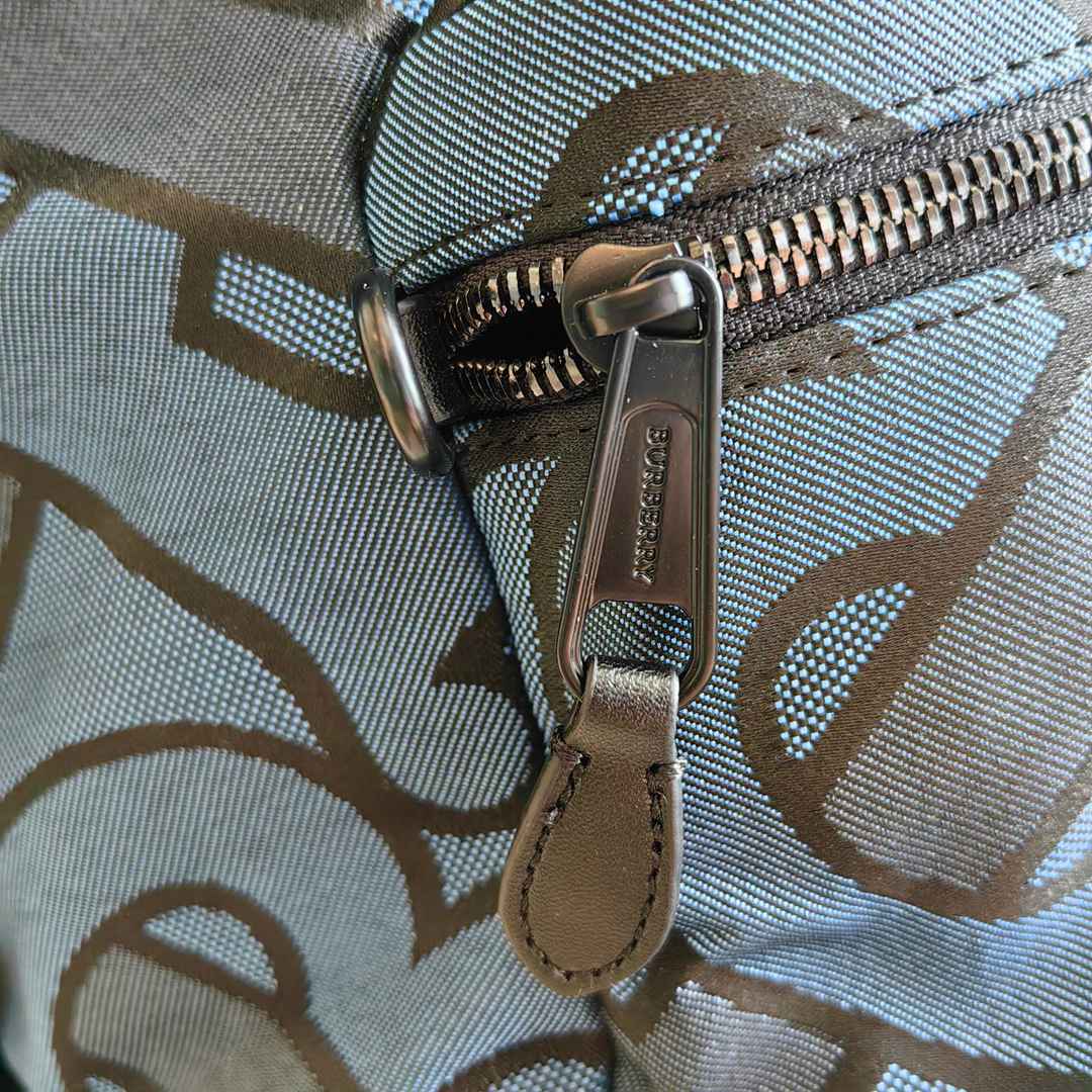Burberry專櫃經典復刻奢侈品男女同款雙肩包背包書包