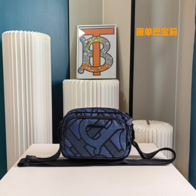 Burberry巴寶莉頂級高仿專櫃同步男士雙肩包相機包斜挎包