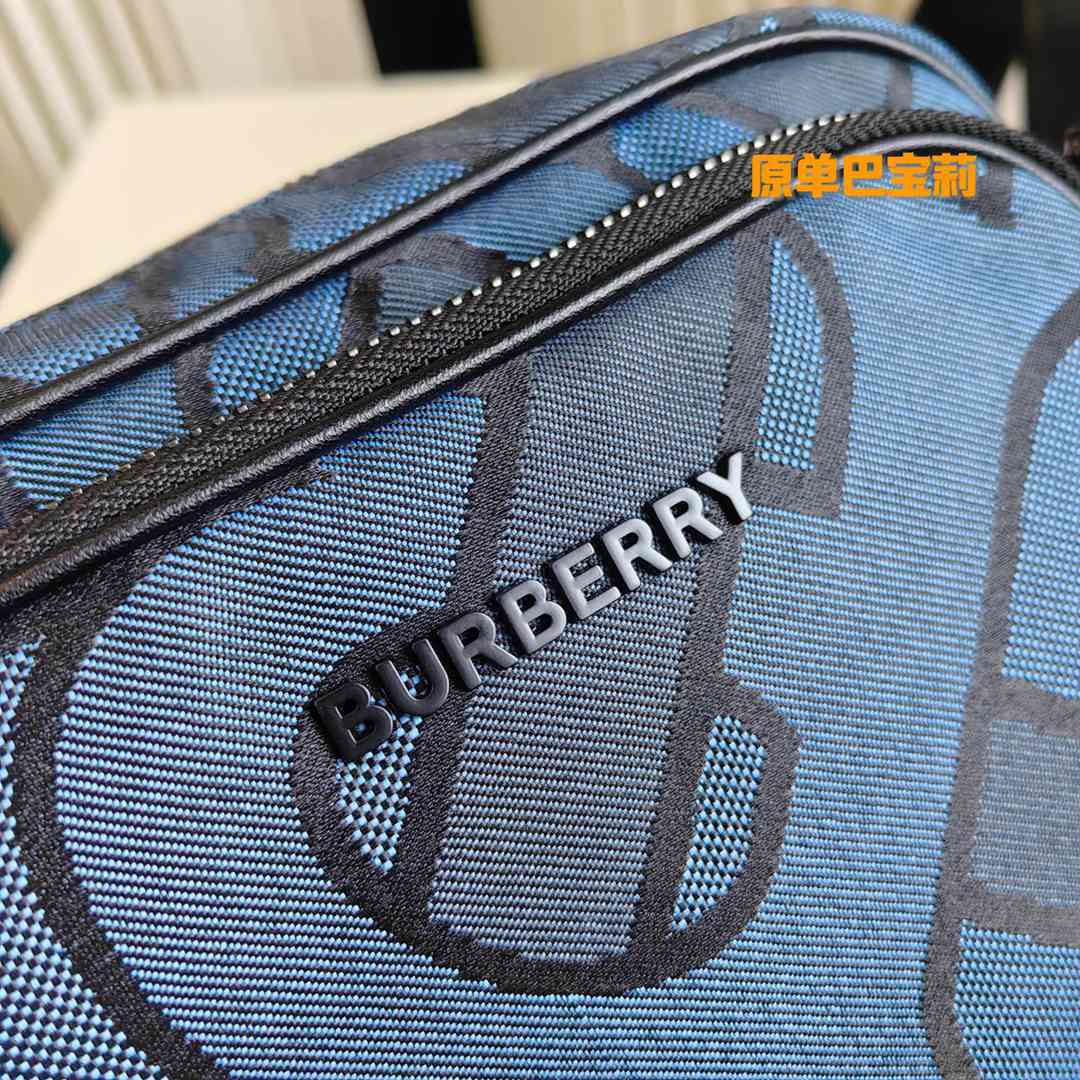 Burberry巴寶莉頂級高仿專櫃同步男士雙肩包相機包斜挎包