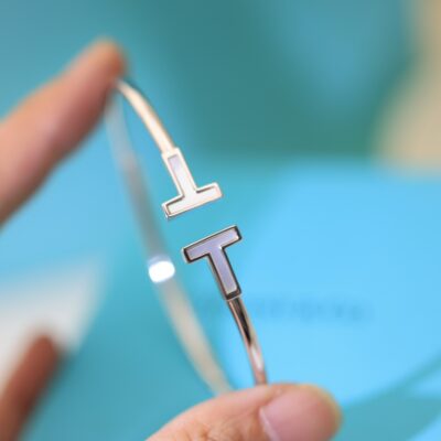 經過設計一比一復刻專櫃同步Tiffany蒂芙尼銀色手鐲