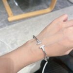 經過設計一比一復刻專櫃同步Tiffany蒂芙尼銀色手鐲