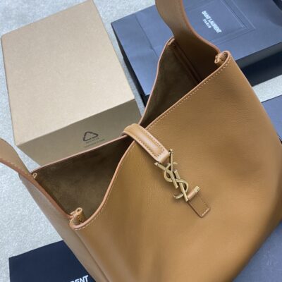 高仿1比1複刻YSL聖羅蘭包包 LE5A7光滑皮革柔軟Hobo手袋 大號棕平紋/金